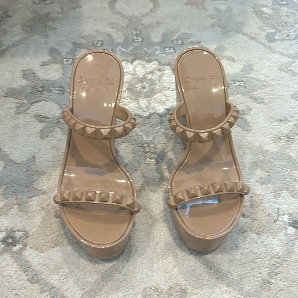 Carman Sol Wedge slip on’s!  Size 6, color tan
